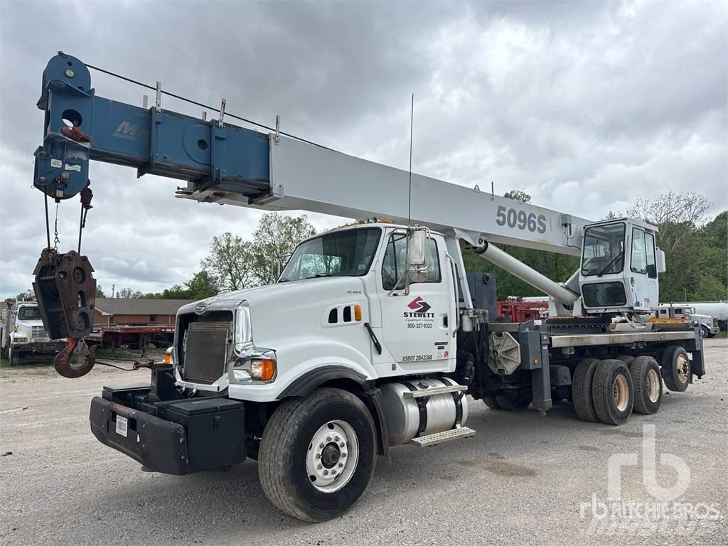 Sterling L9500 شاحنات الرافعات
