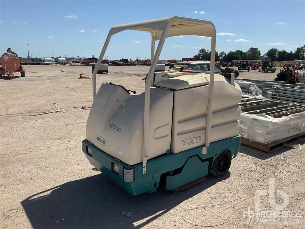 Tennant 7300 كناسات