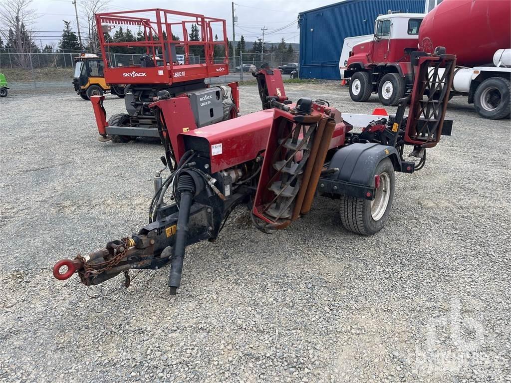 Toro 2700 ماكينات أخرى لتجهيز الأراضي