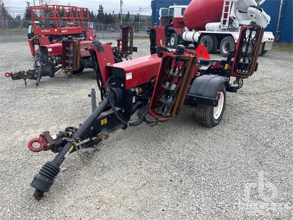 Toro 2700 ماكينات أخرى لتجهيز الأراضي