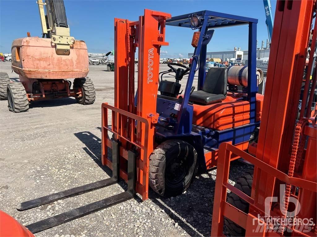 Toyota 5FG25 شاحنات الديزل