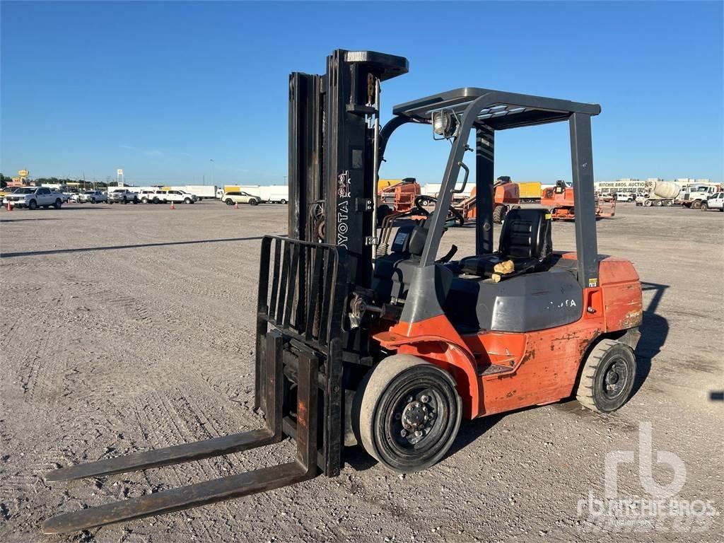 Toyota 7FDU30 شاحنات الديزل