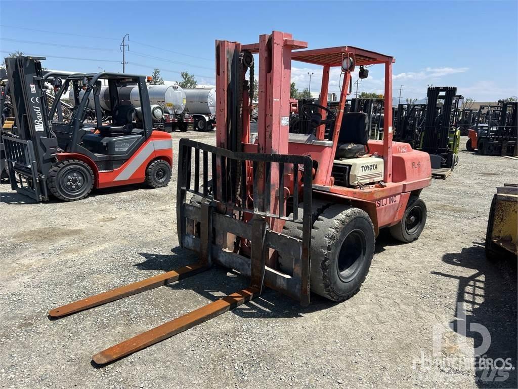 Toyota FD45 شاحنات الطرق الوعرة