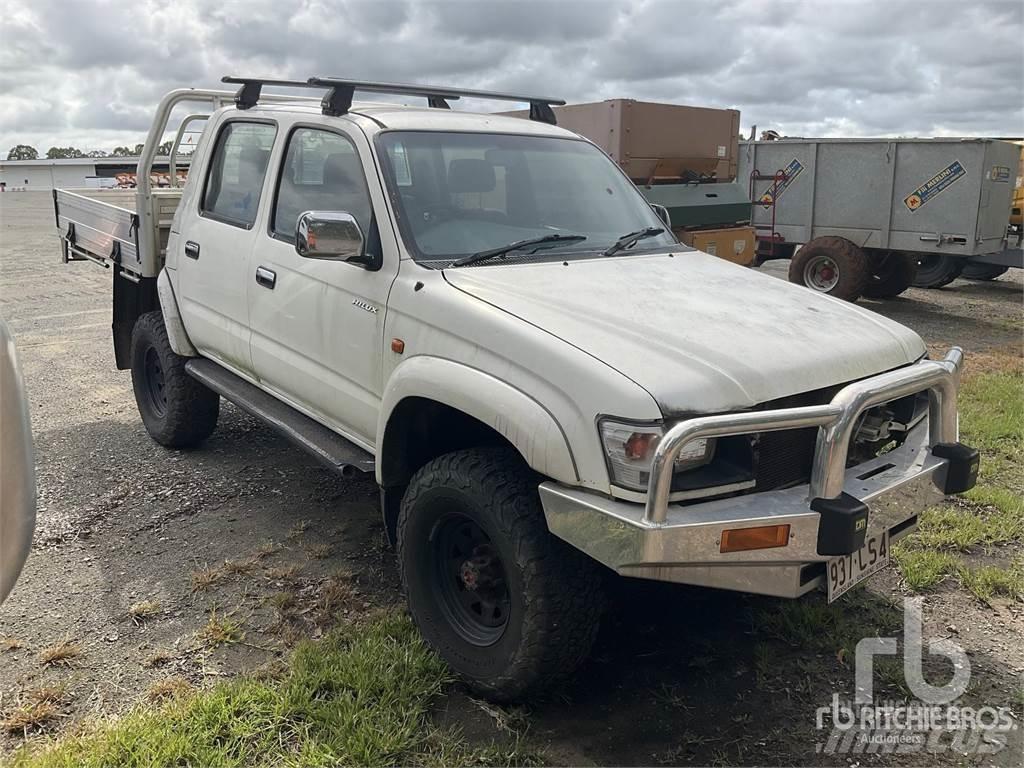 Toyota HILUX شاحنات خفيفة/مفصلية الجوانب