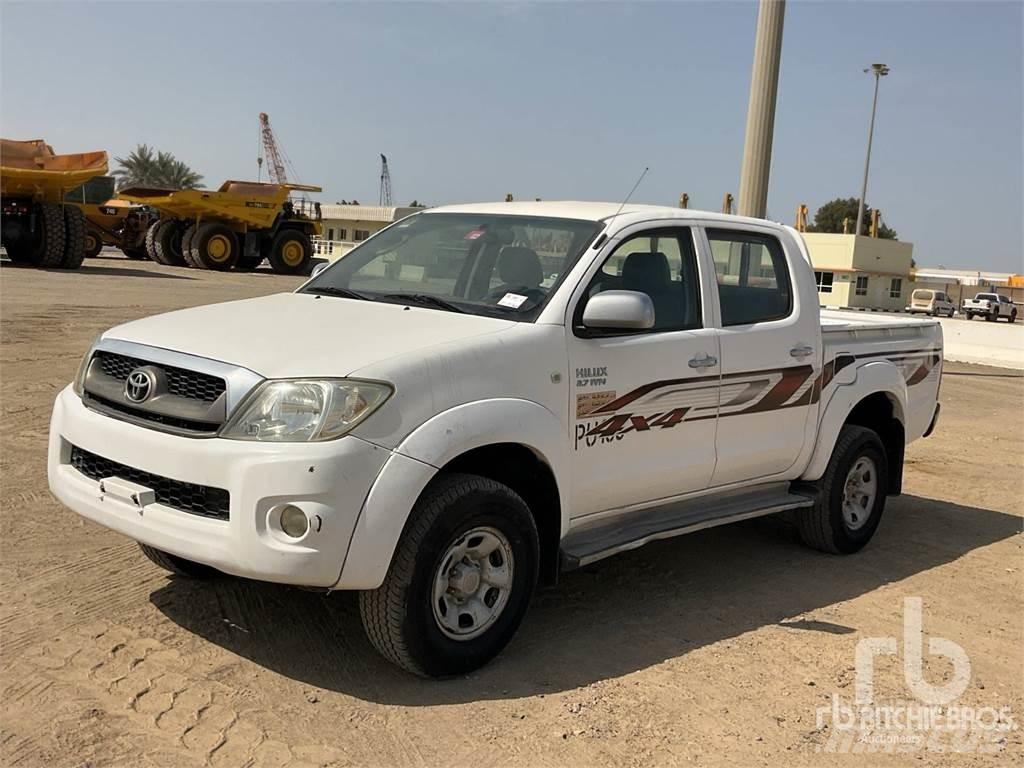 Toyota HILUX شاحنات خفيفة/مفصلية الجوانب