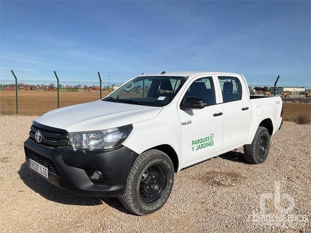 Toyota HILUX شاحنات خفيفة/مفصلية الجوانب