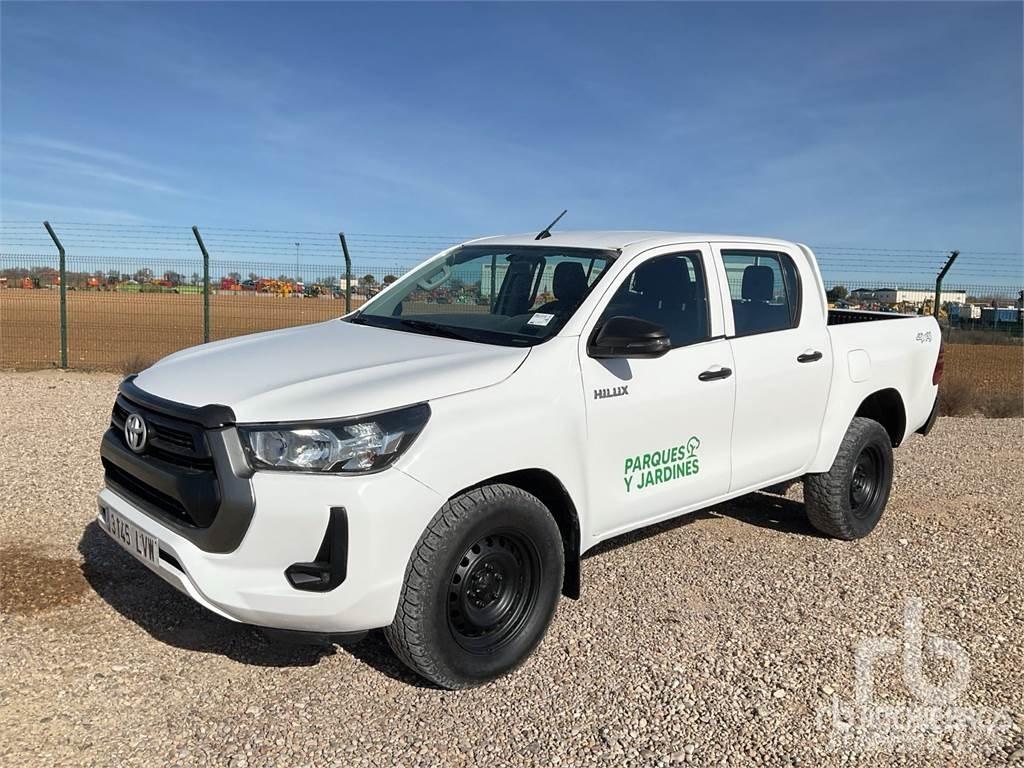 Toyota HILUX شاحنات خفيفة/مفصلية الجوانب