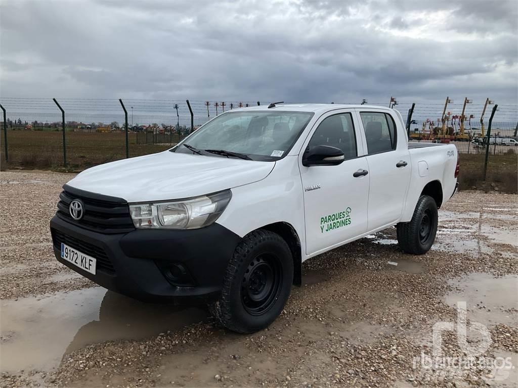 Toyota HILUX شاحنات خفيفة/مفصلية الجوانب