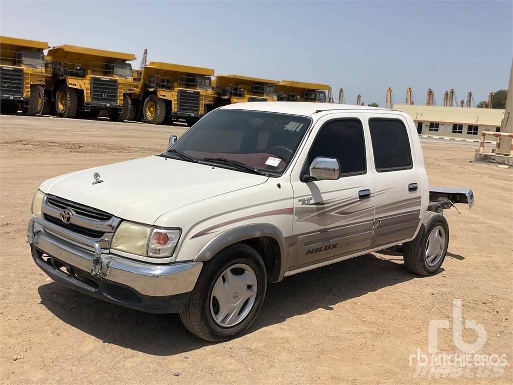 Toyota HILUX شاحنات خفيفة/مفصلية الجوانب