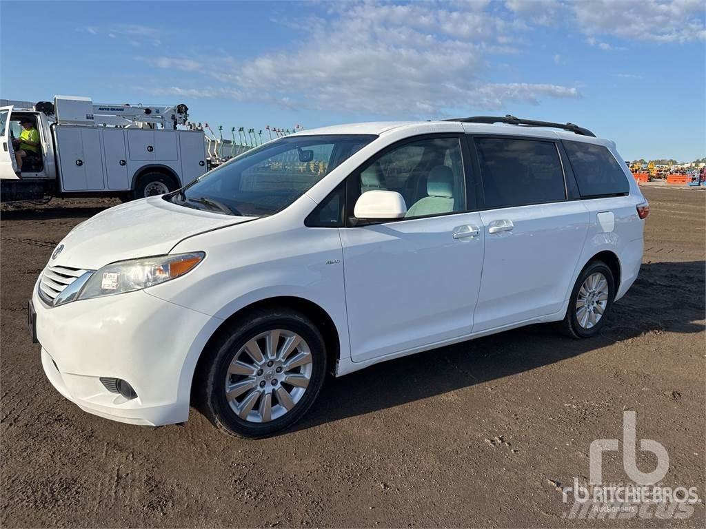 Toyota SIENNA شاحنة مقفلة