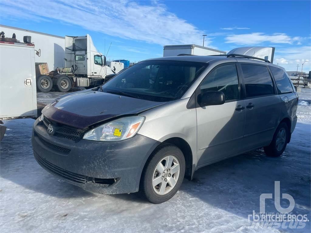 Toyota SIENNA شاحنة مقفلة