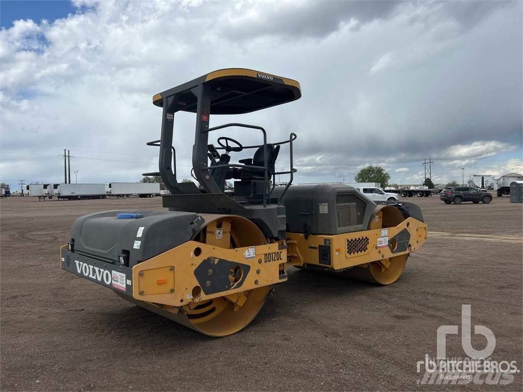 Volvo DD120C مداحل ثنائية الاسطوانة