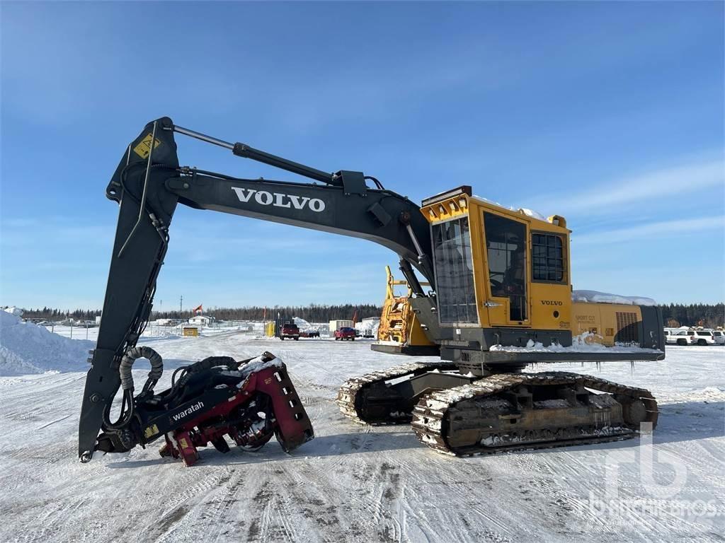 Volvo FC2421C ماكينات نشر أخشاب