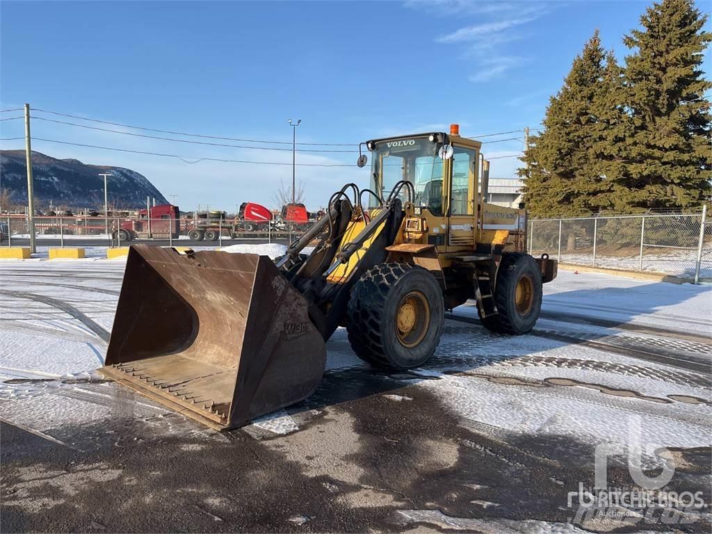 Volvo L90B لوادر بعجل