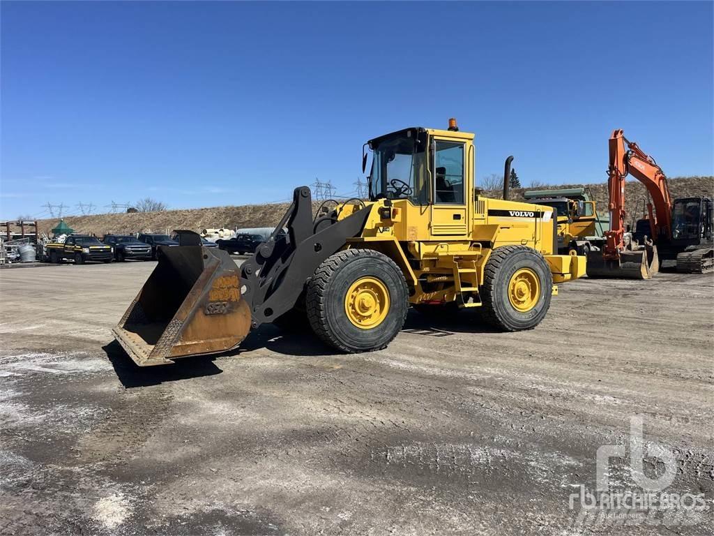 Volvo L90C لوادر بعجل