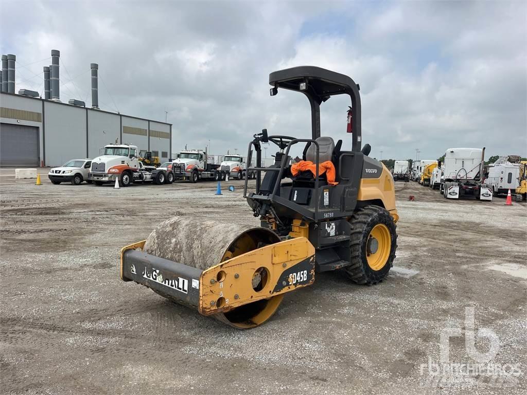 Volvo SD45B مداحل ثنائية الاسطوانة