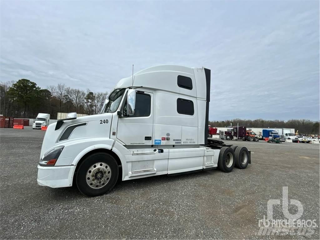 Volvo VNL 780 وحدات الجر