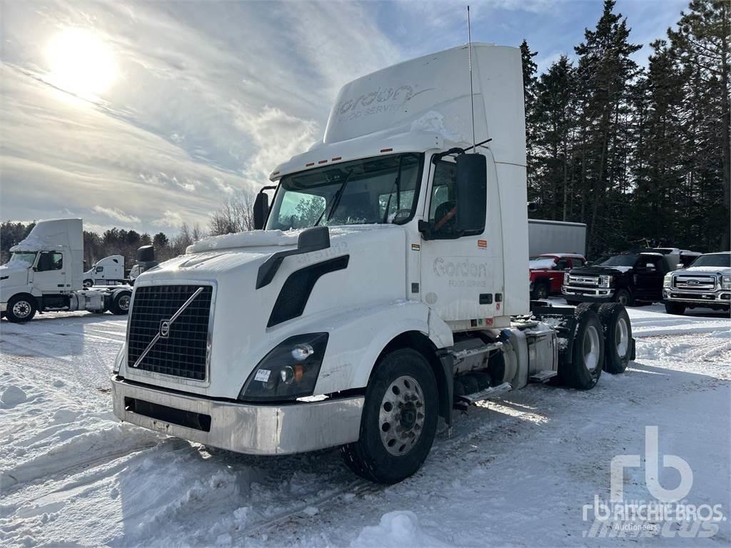 Volvo VNL300 وحدات الجر