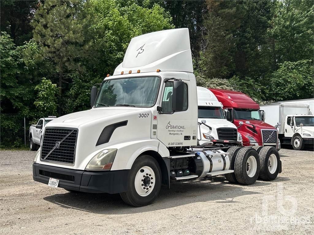 Volvo VNL300 وحدات الجر