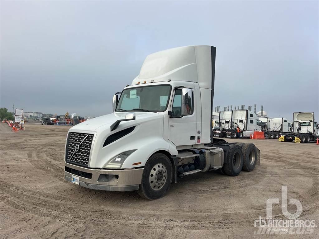 Volvo VNL300 وحدات الجر