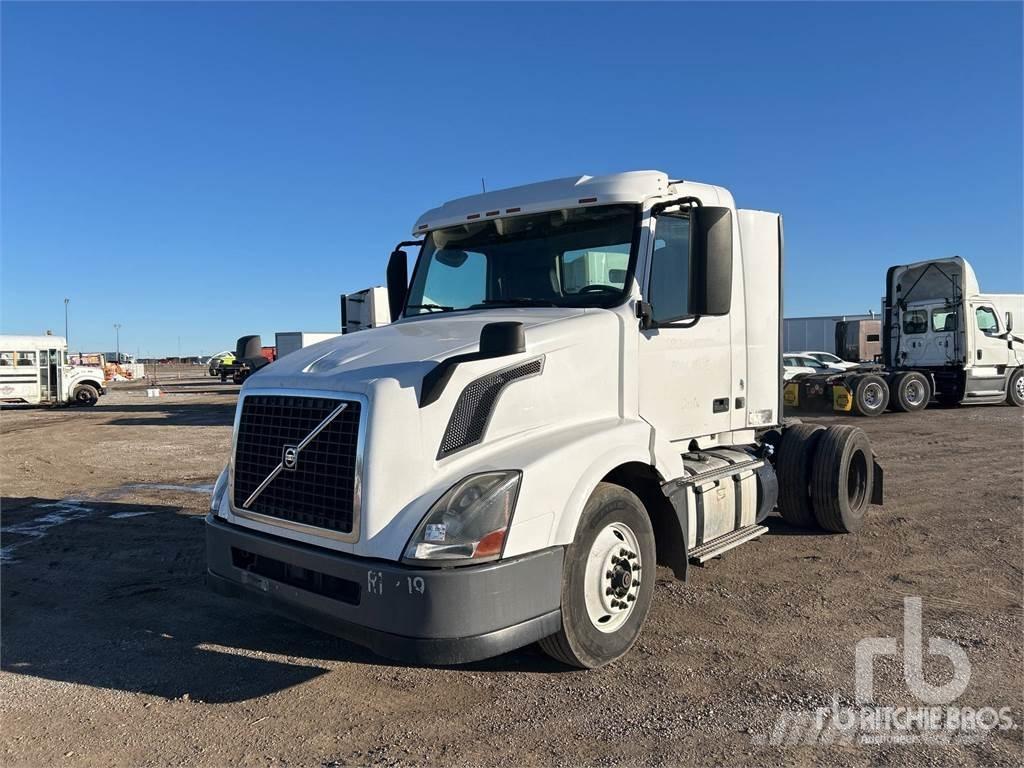 Volvo VNL300 وحدات الجر