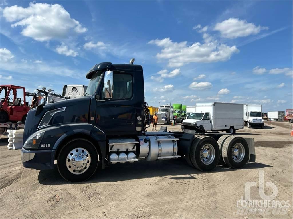 Volvo VNL300 وحدات الجر
