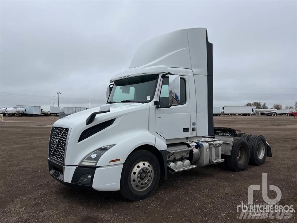 Volvo VNL62T300 وحدات الجر