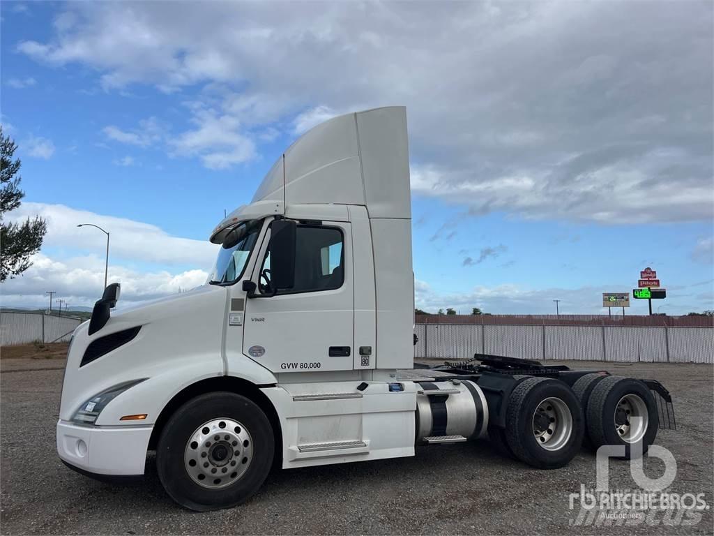 Volvo VNR300 وحدات الجر