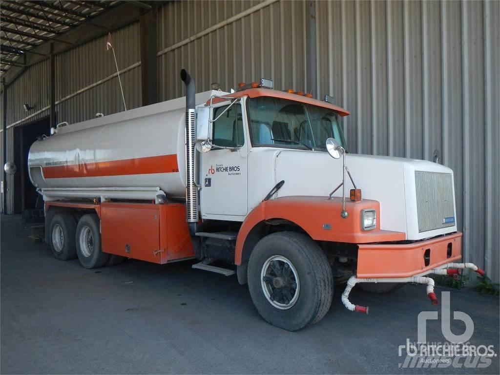 Volvo WG64 صهاريج مياه