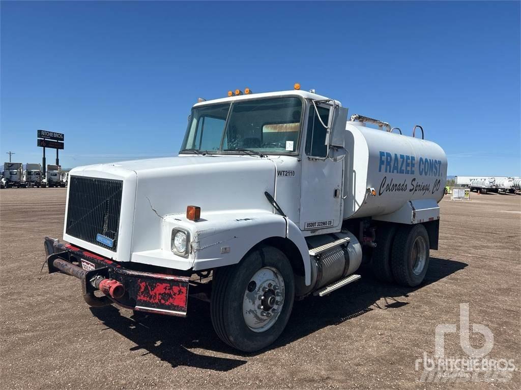 White GMC WG42T صهاريج مياه