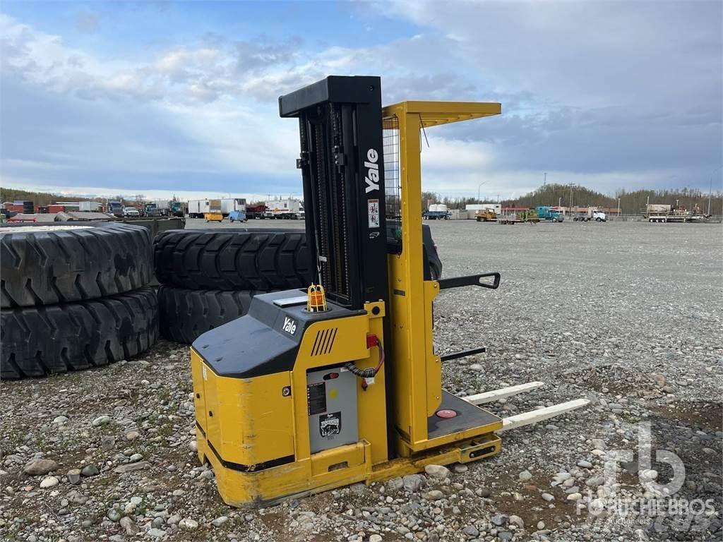 Yale OS030EF شاحنات ذات رافعات شوكية تعمل بالكهرباء