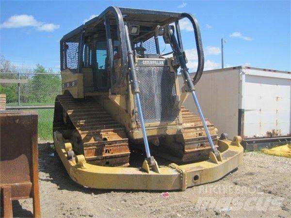 CAT D7H LGP بلدوزرات مجنزرة