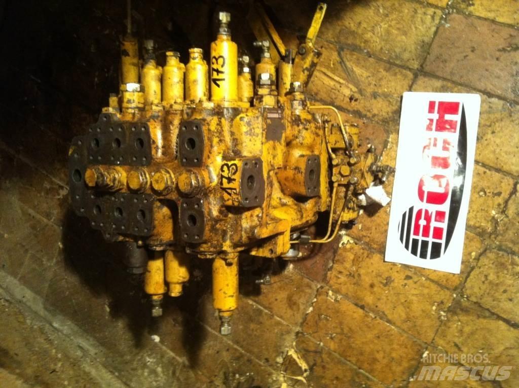 Komatsu 91A062M - 9 SEKCYJNY هيدروليات