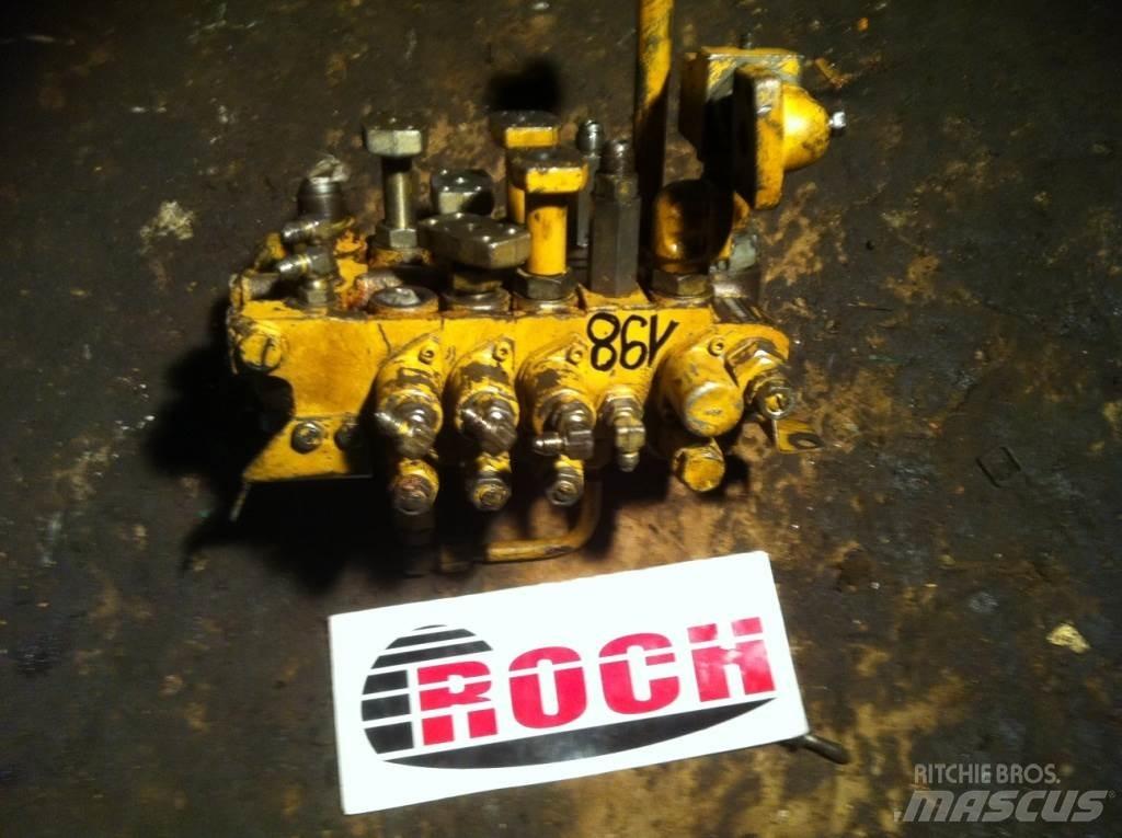 Komatsu BBF10021 - 4 SEKCYJNY هيدروليات