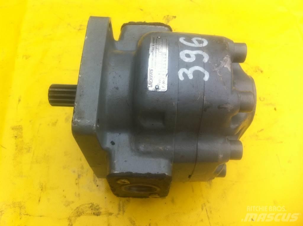 Vickers GMC4-25-FGF-11 محركات