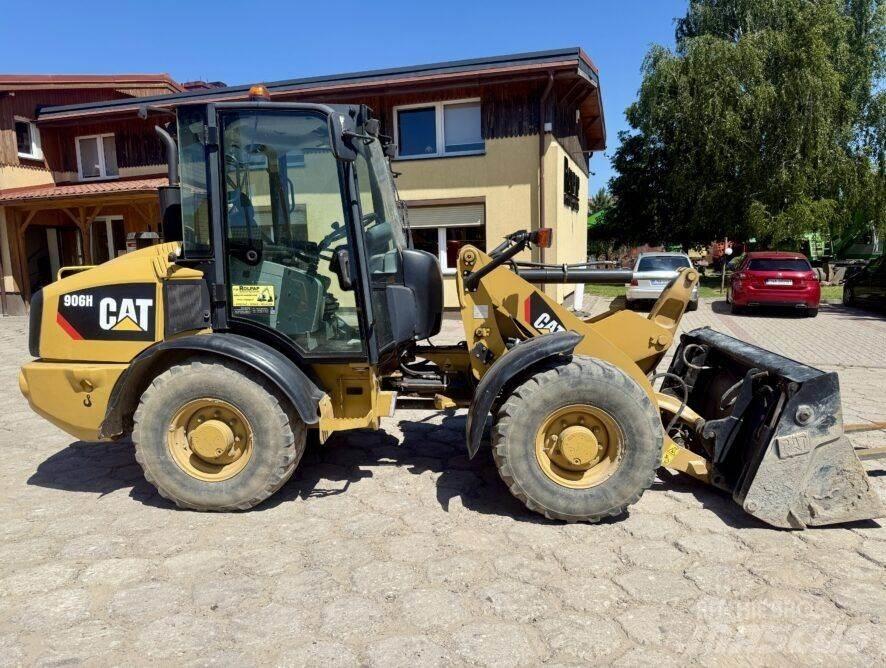 CAT 906H لوادر بعجل