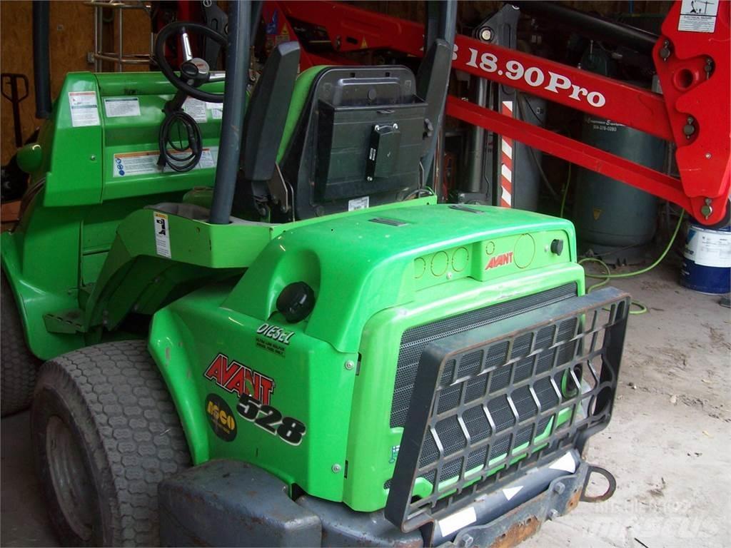Avant M528 لوادر بعجل