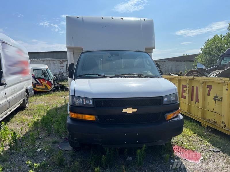 Chevrolet 3500 شاحنات ذات هيكل صندوقي