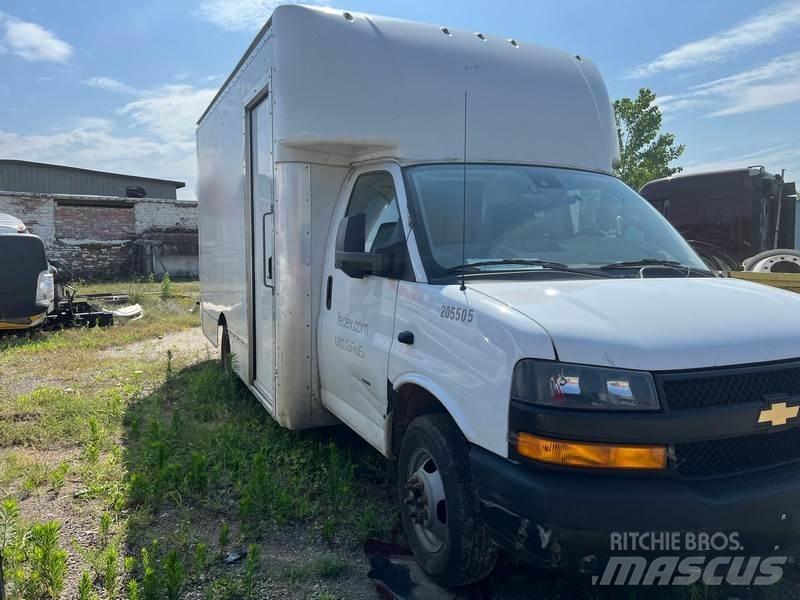 Chevrolet 3500 شاحنات ذات هيكل صندوقي