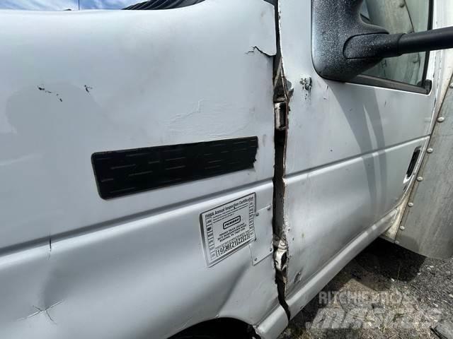 Ford E-350 شاحنات ذات هيكل صندوقي