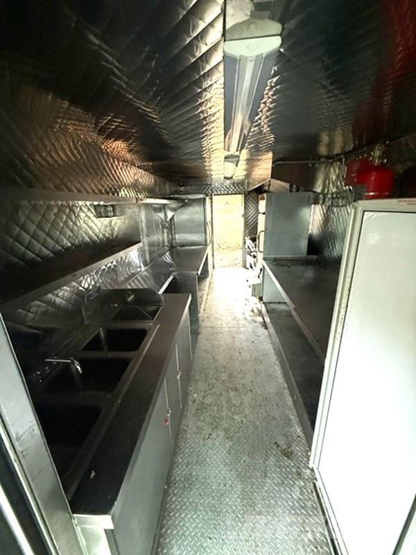 Ford E-350 شاحنات ذات هيكل صندوقي