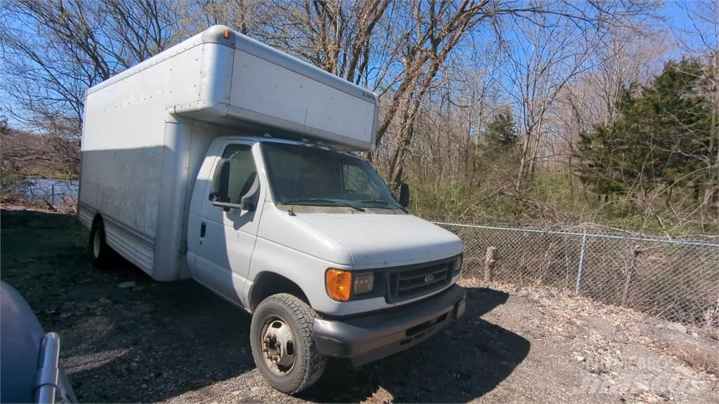 Ford E450 شاحنات ذات هيكل صندوقي