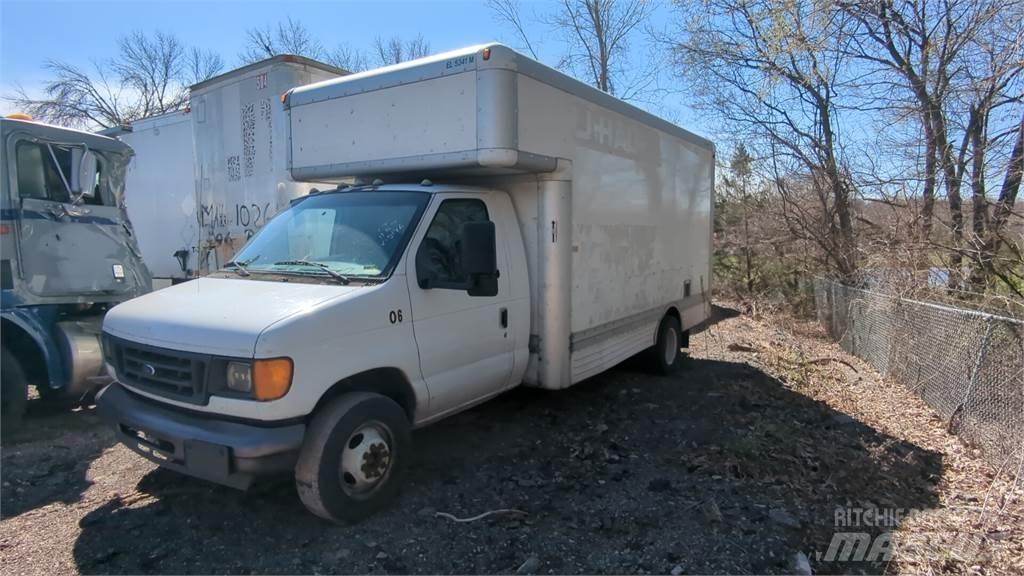 Ford E450 شاحنات ذات هيكل صندوقي