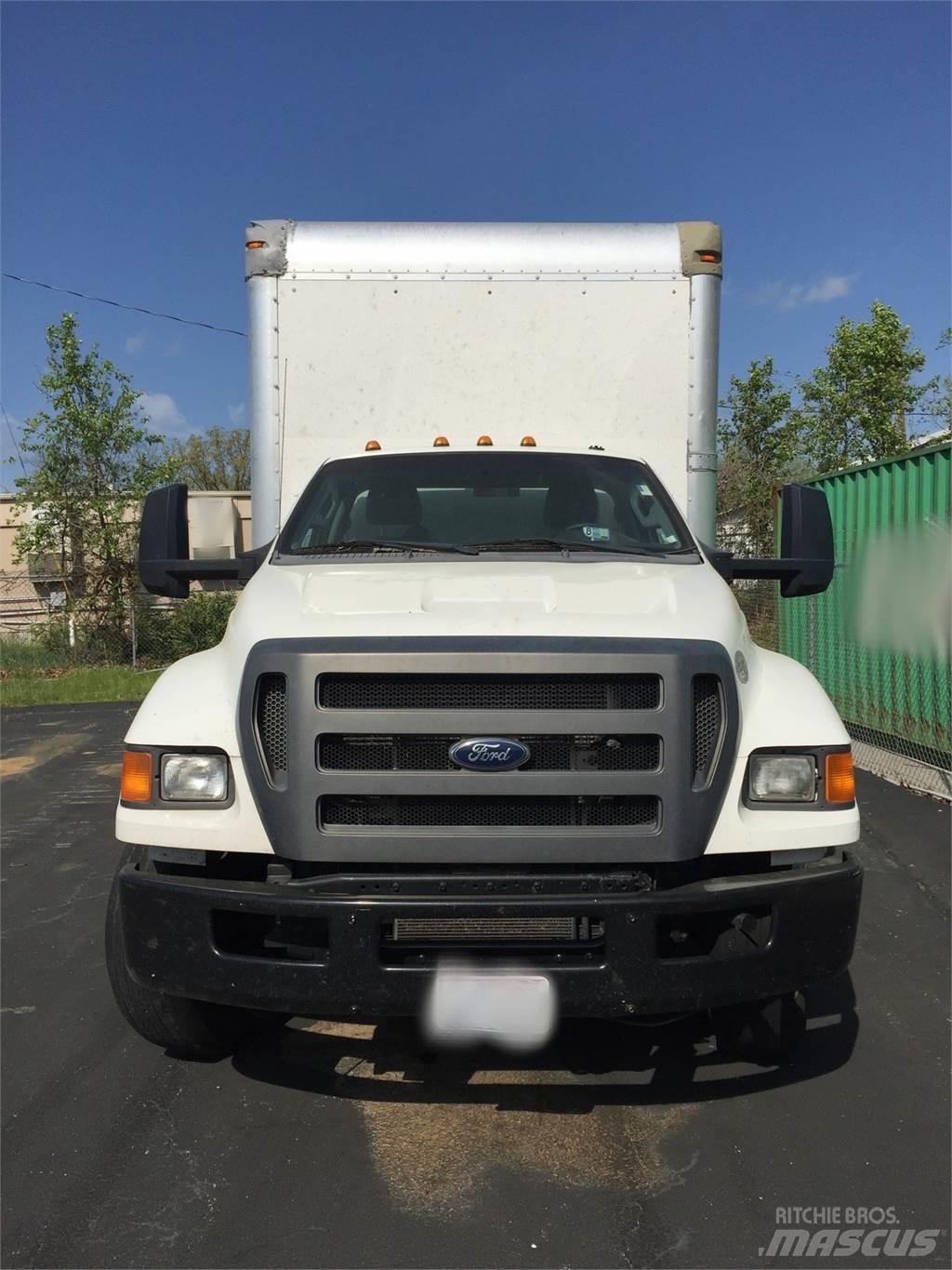 Ford F750 شاحنات ذات هيكل صندوقي