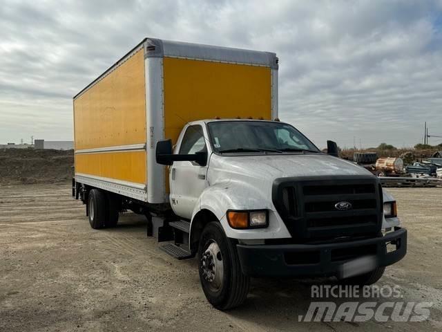 Ford F750 شاحنات ذات هيكل صندوقي