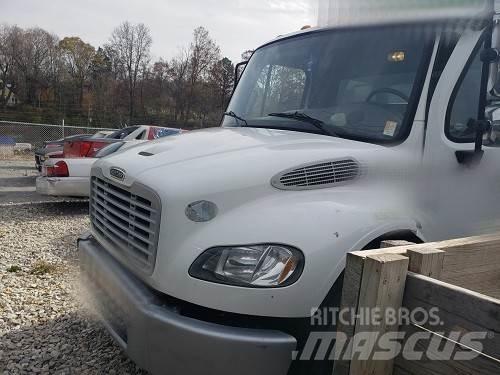 Freightliner M2 شاحنات ذات هيكل صندوقي