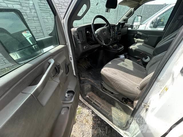 GMC Savana 4500 شاحنات ذات هيكل صندوقي