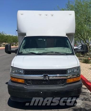 GMC Savana 4500 شاحنات ذات هيكل صندوقي