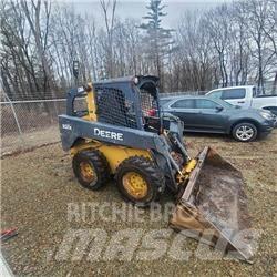 John Deere 320D لوادر انزلاقية التوجيه