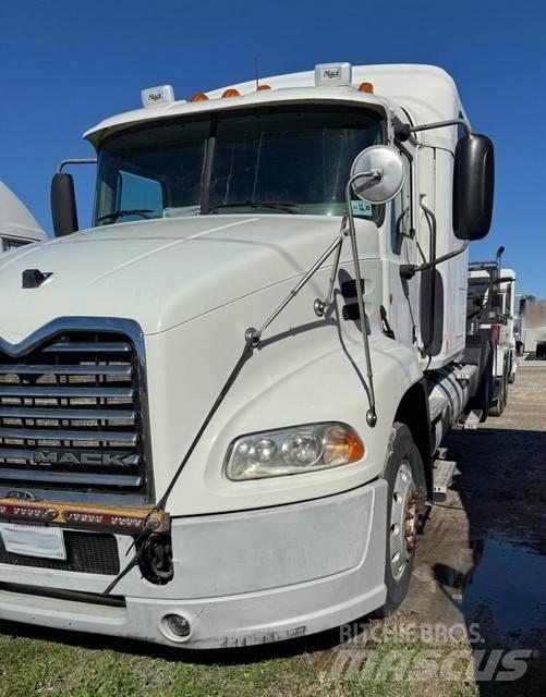 Mack CXU613 وحدات الجر